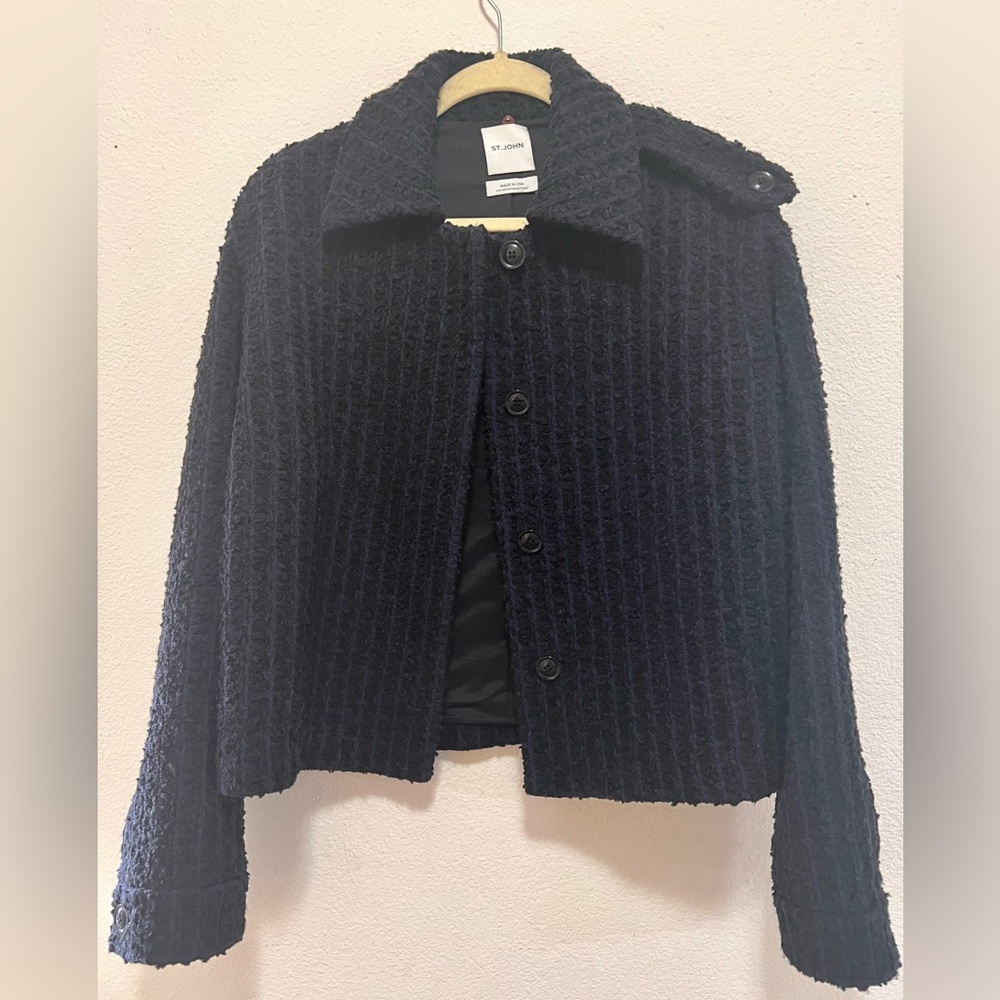 Beautiful St John oversized outerwear boucle knit jacket